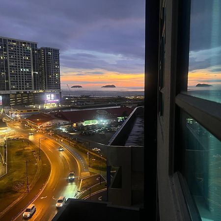 Botiza Suites At Jesselton Quay Kota Kinabalu Phòng bức ảnh