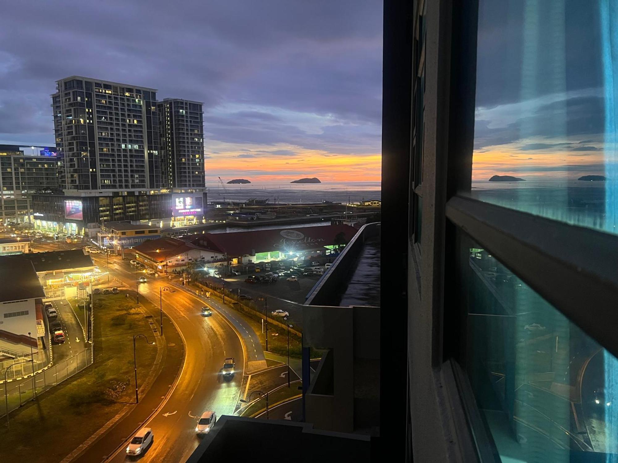 Botiza Suites At Jesselton Quay Kota Kinabalu Phòng bức ảnh